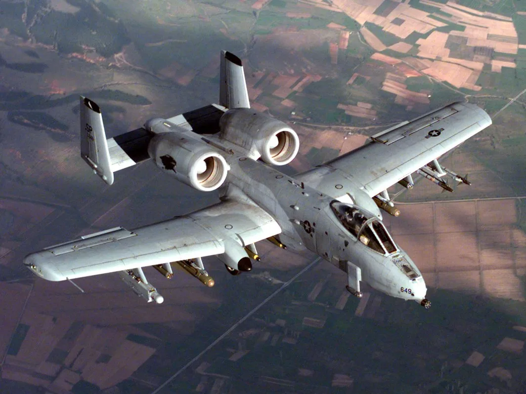 A U.S. Air Force A-10A Warthog, from the 52nd Fighter Wing, 81st Fighter Squadron, Spangdhalem Air Base, Germany, in flight during a NATO Operation Allied Force combat mission, Apr. 22, 1999. The A-10 "Tank Killer" munitions include 250 pou
