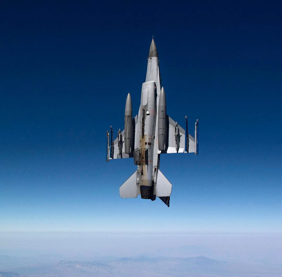 F-16 bottom side.