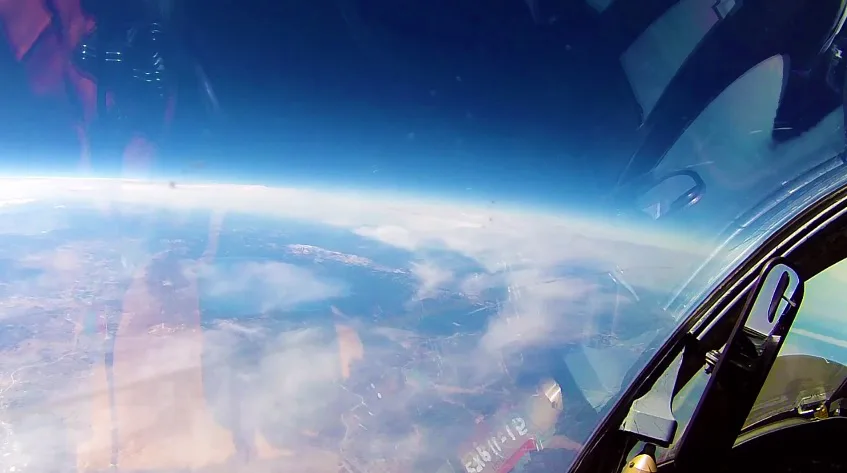 External view from cockpit of U-2 near maximum service ceiling.