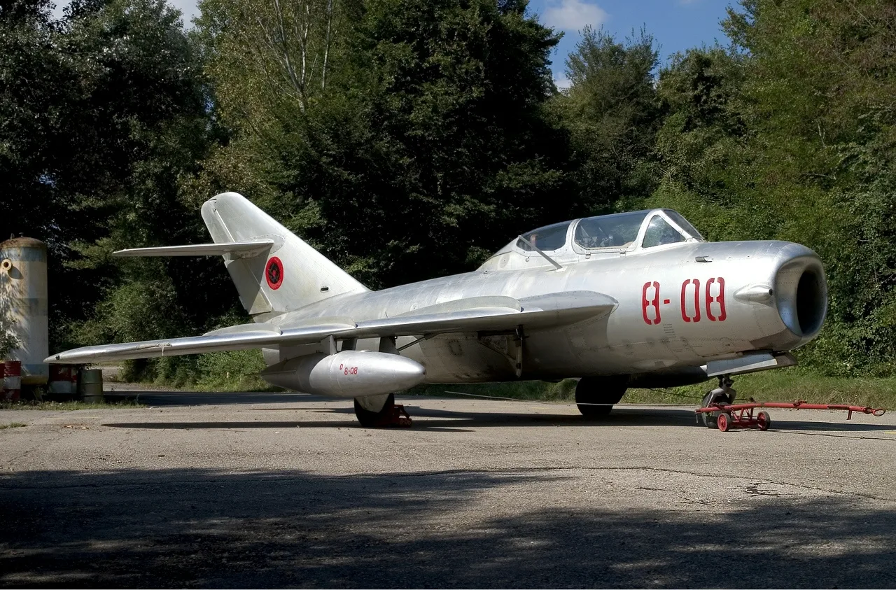 Shenyang J-5