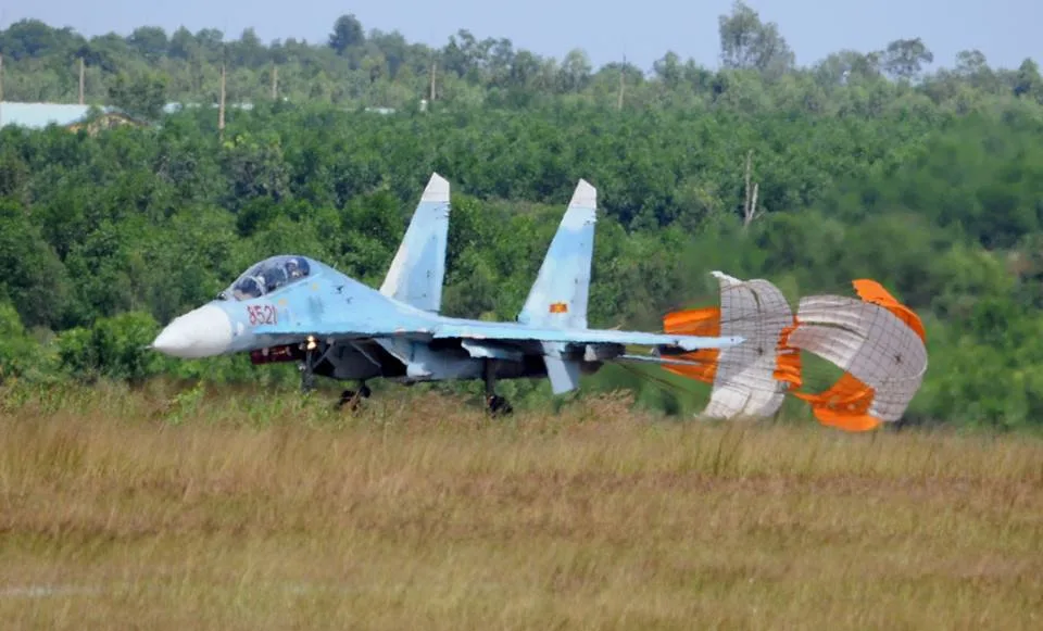 Tiêm kích Su-27UBK