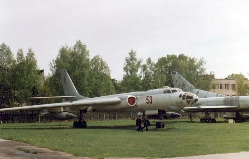 Tupolev Tu-16