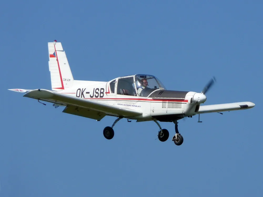 ZLIN AERO Z 42